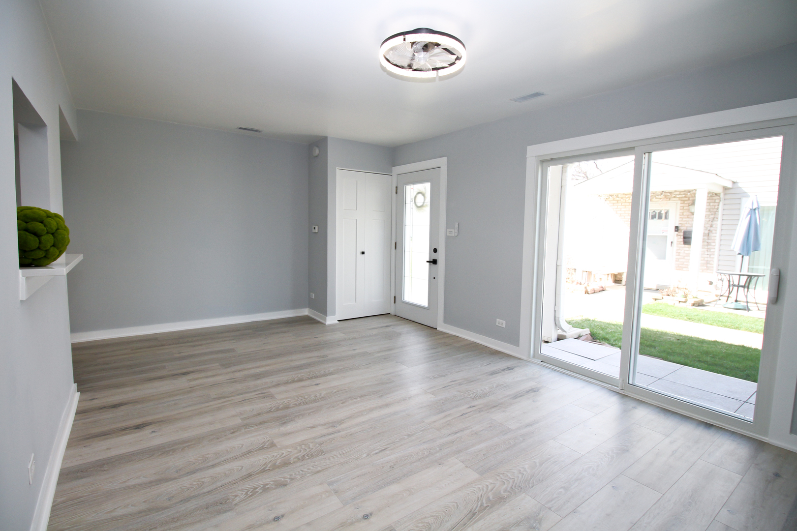 151 Peter Court #B, Bartlett, IL 60103