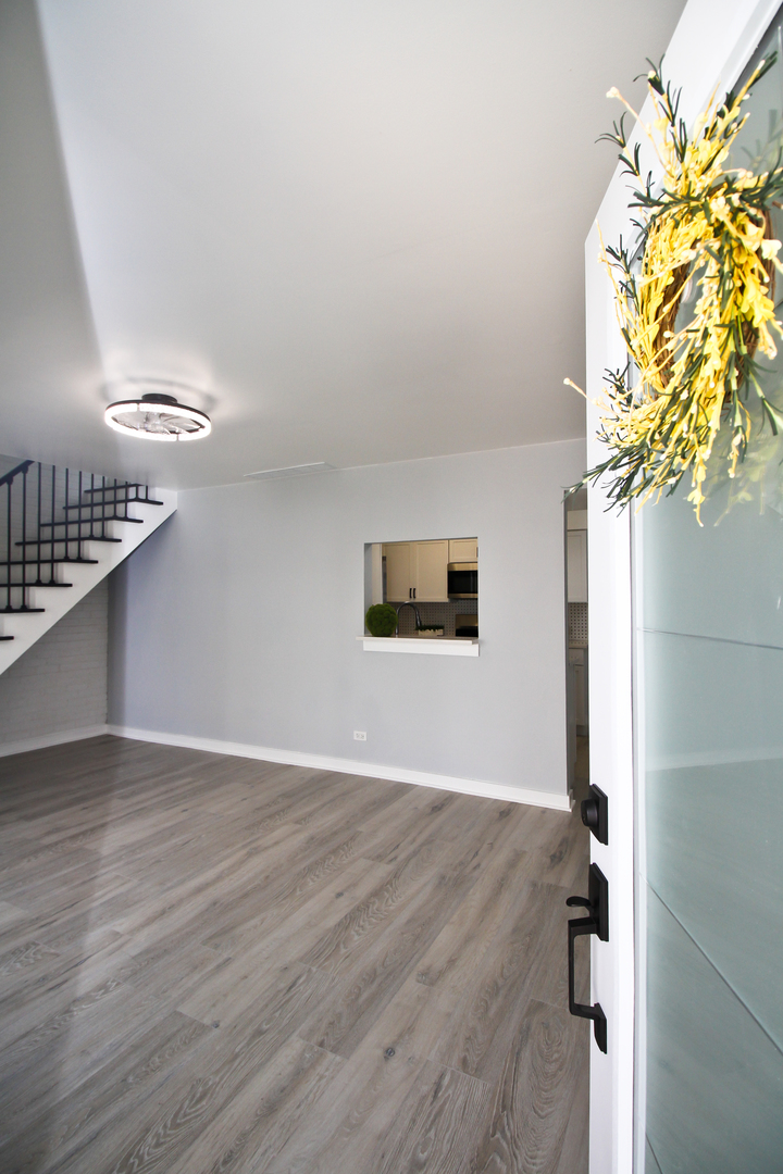 151 Peter Court #B, Bartlett, IL 60103