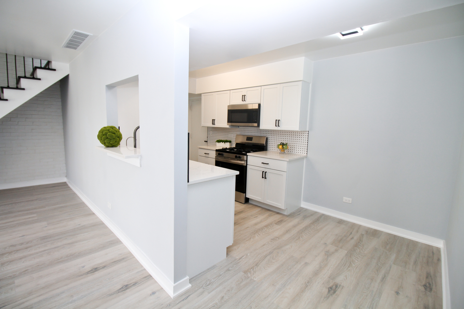 151 Peter Court #B, Bartlett, IL 60103