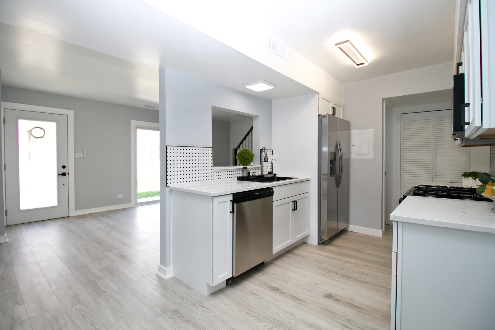 151 Peter Court #B, Bartlett, IL 60103