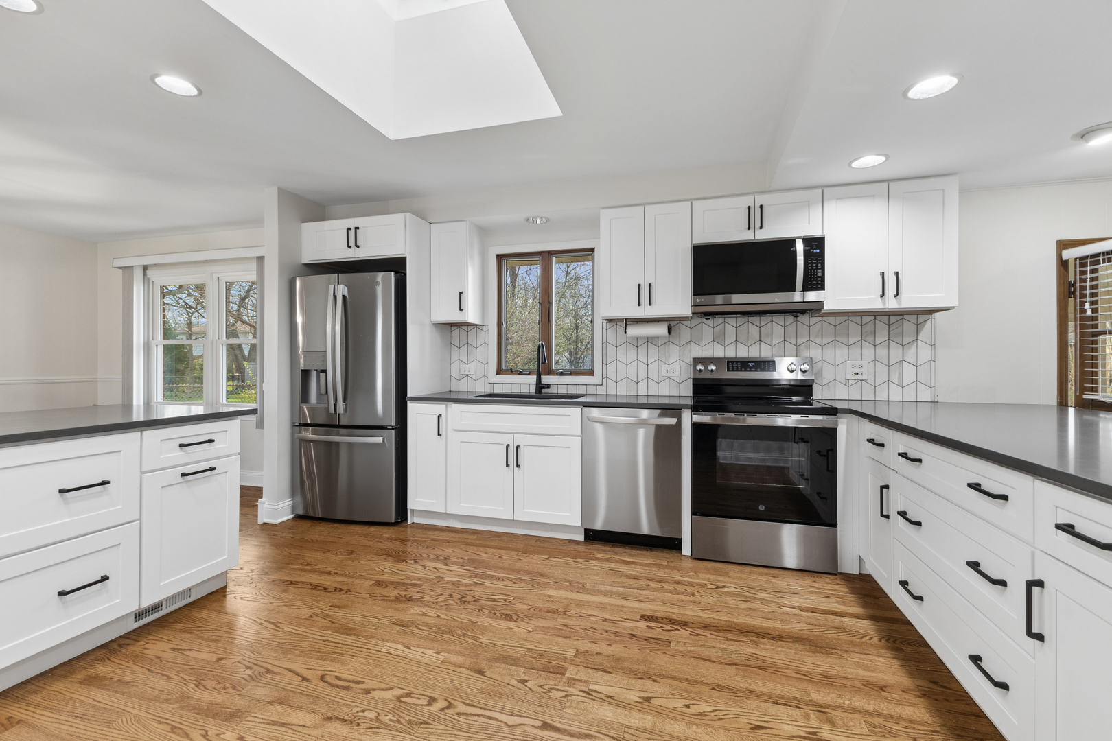 1307 Thomas Street, Homewood, IL 60430