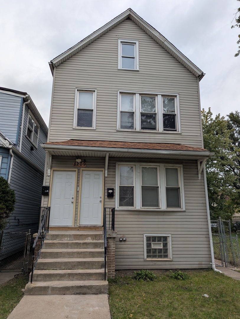 8209 S Coles Avenue, Chicago, IL 60617
