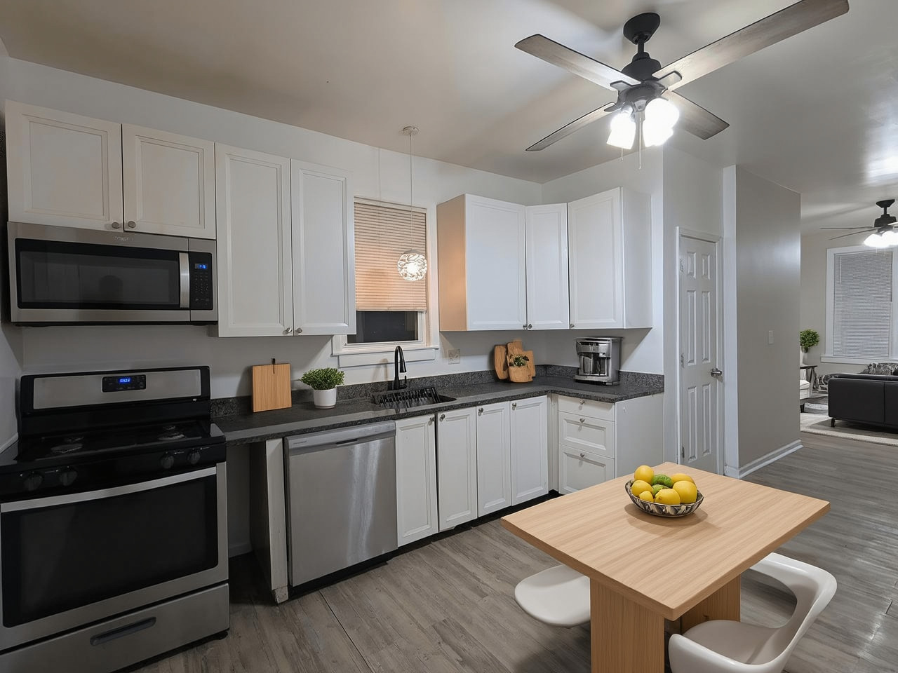 8209 S Coles Avenue, Chicago, IL 60617