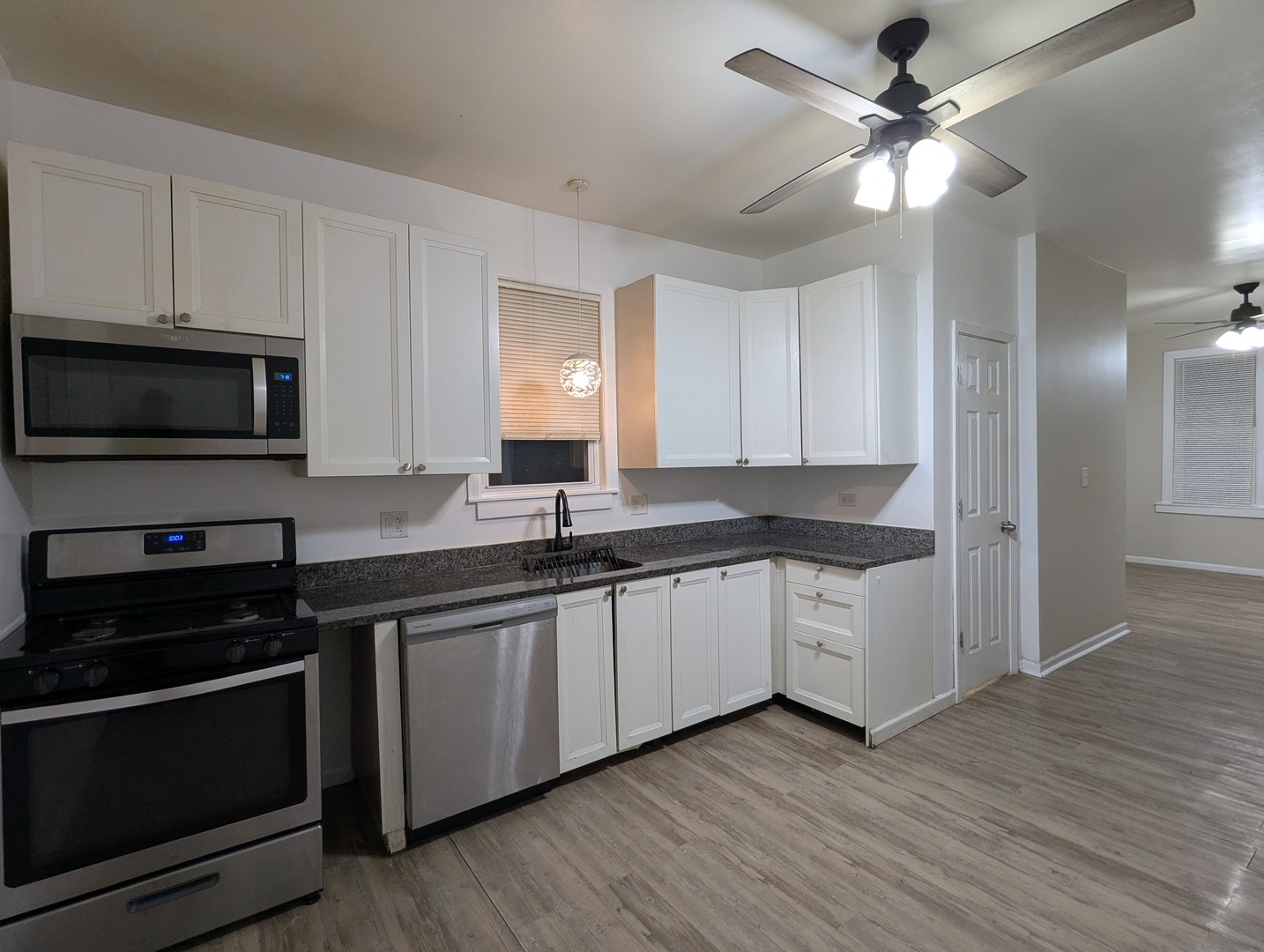 8209 S Coles Avenue, Chicago, IL 60617