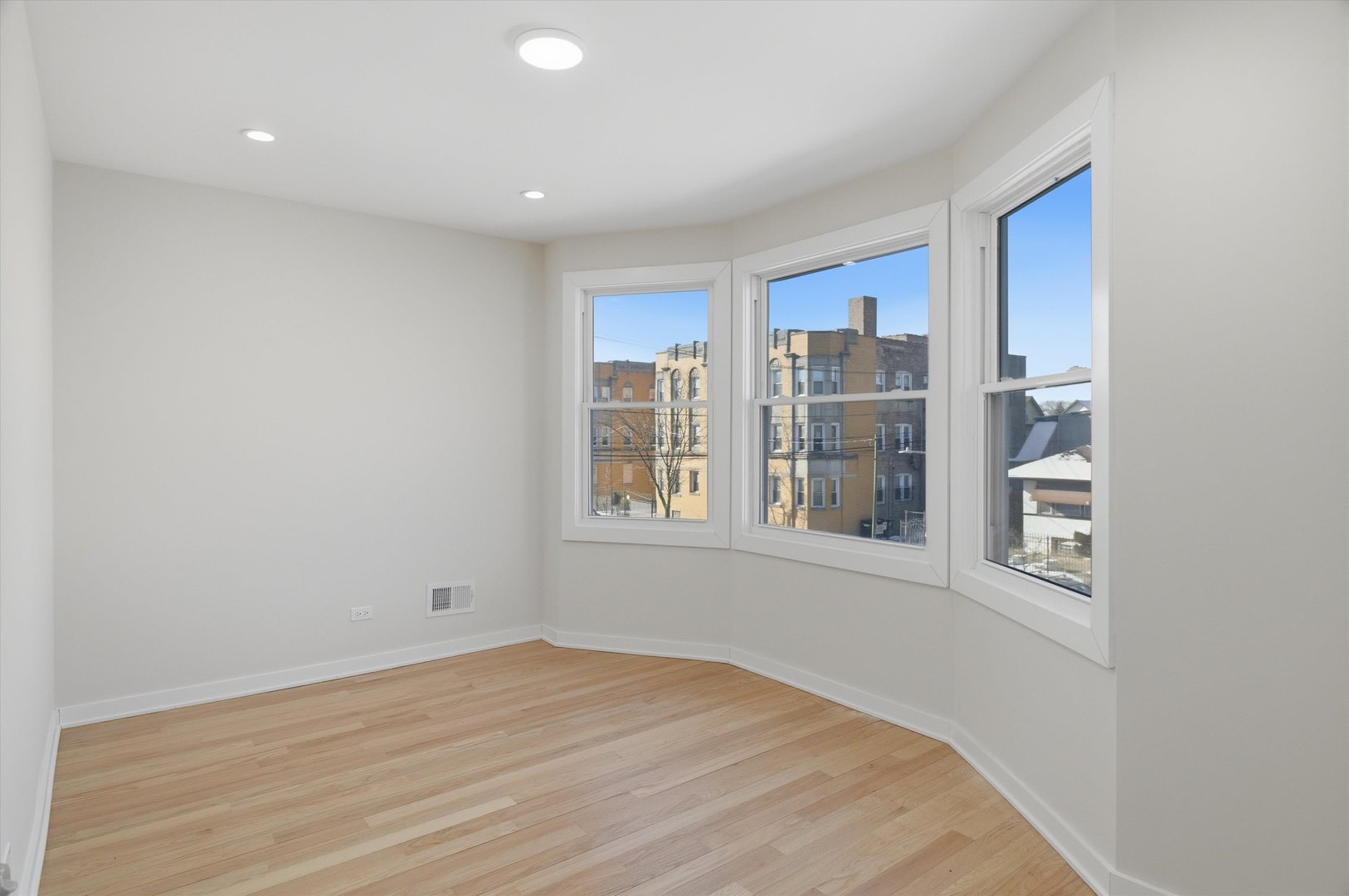 821 N Lockwood Avenue, Chicago, IL 60651