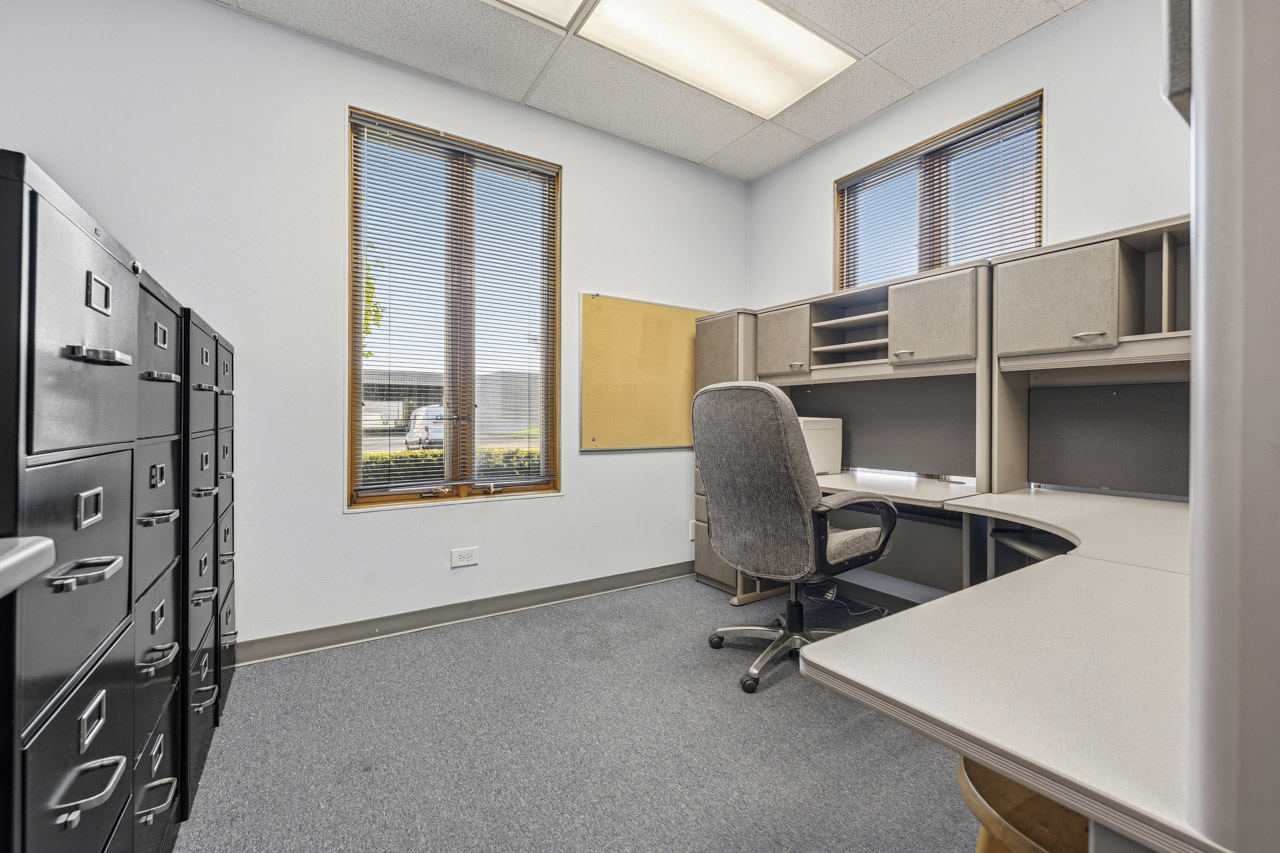 1881 Commerce Drive #112, Elk Grove Village, IL 60007