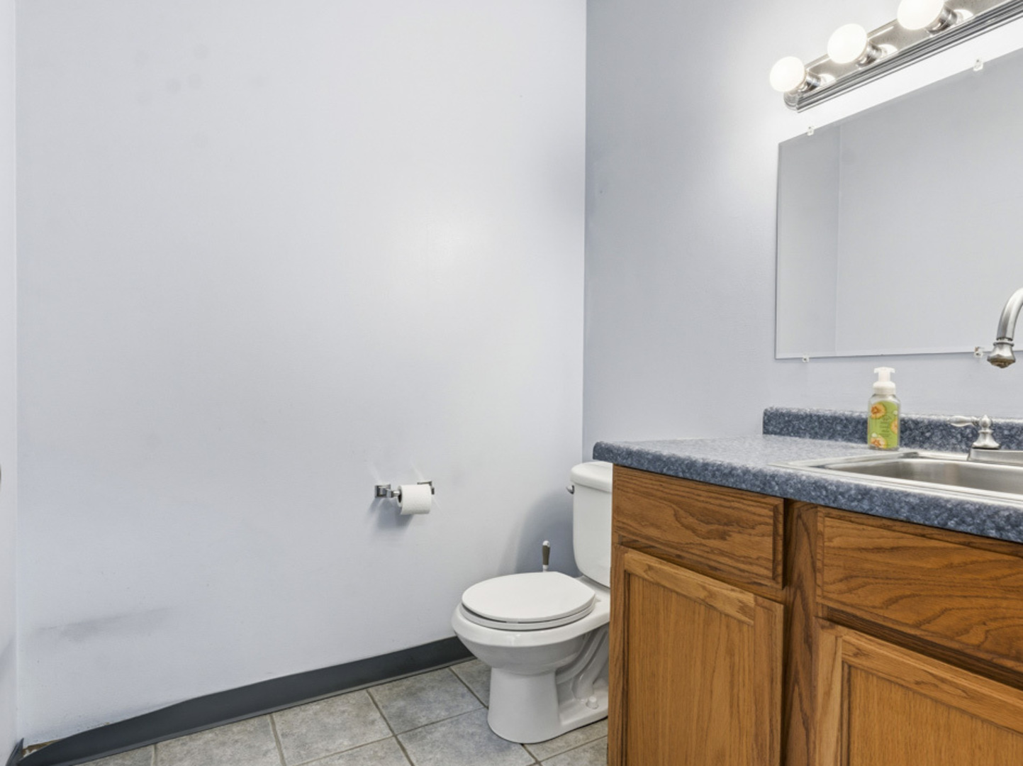 1881 Commerce Drive #112, Elk Grove Village, IL 60007