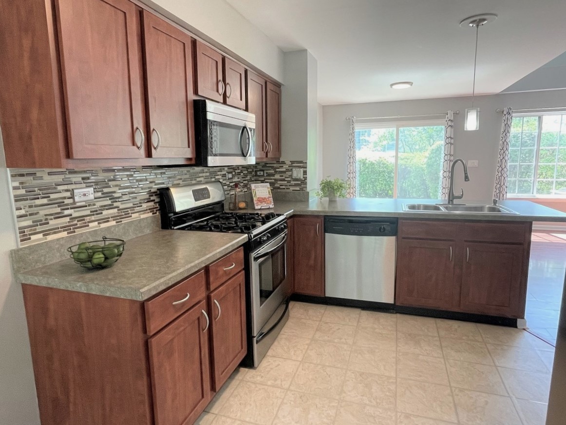 868 Brompton Court, Carol Stream, IL 60188