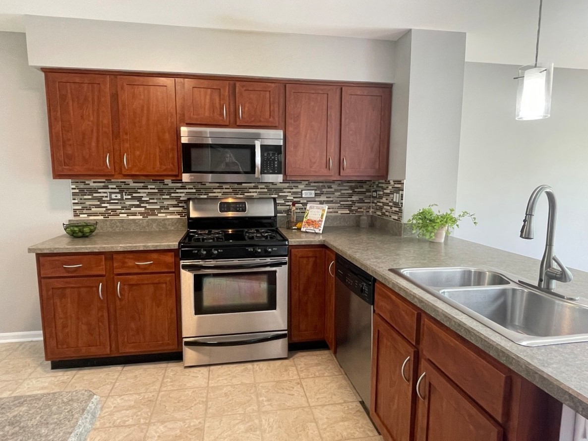 868 Brompton Court, Carol Stream, IL 60188