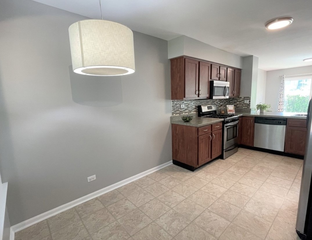 868 Brompton Court, Carol Stream, IL 60188