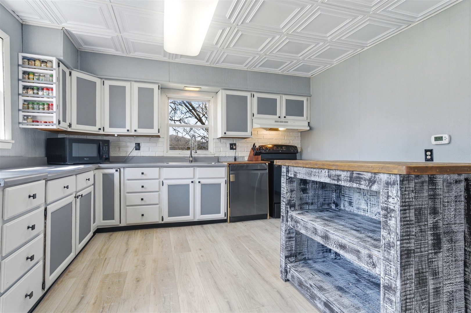 1702 W Hovey Avenue, Normal, IL 61761