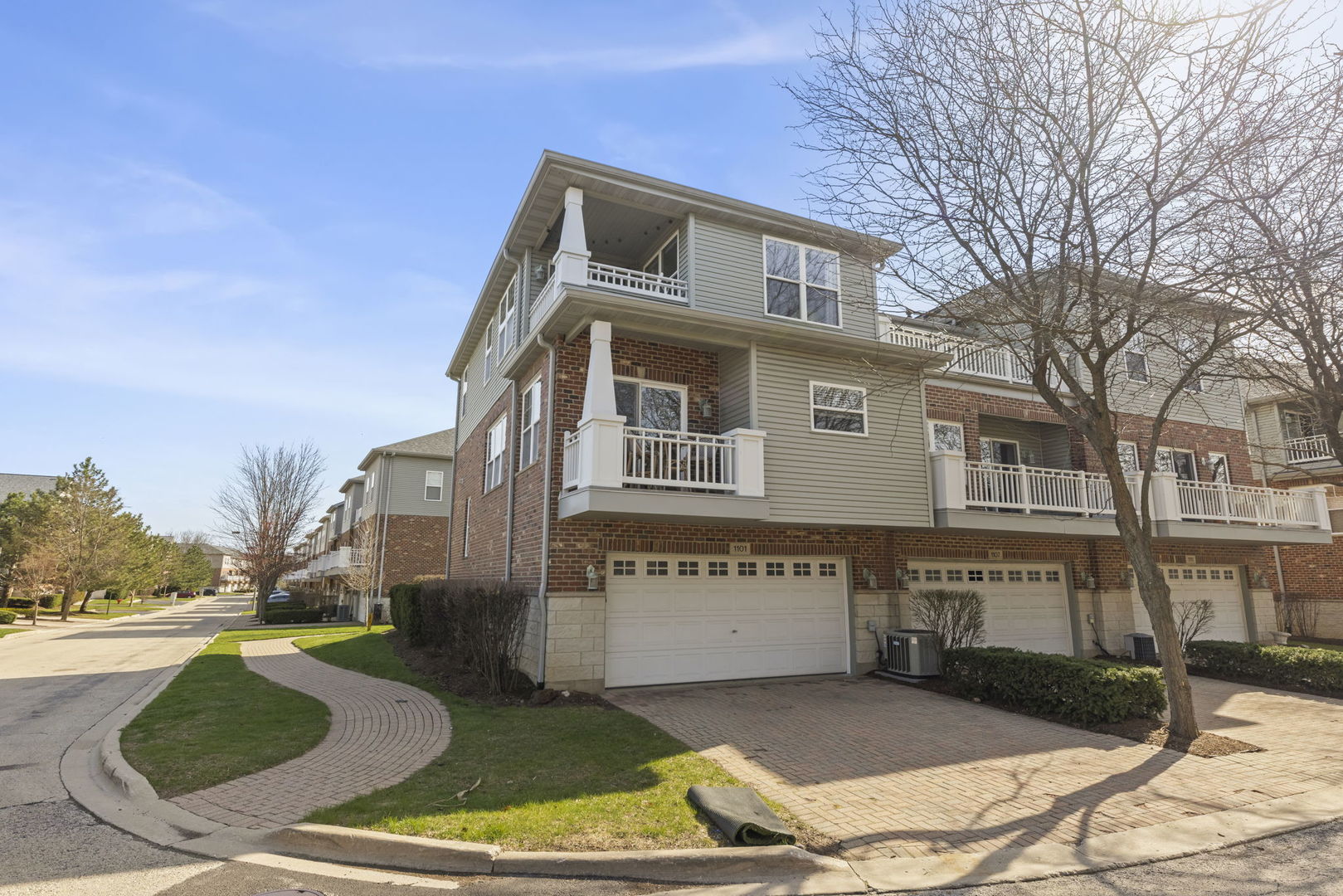 1101 Ironwood Lane, Lisle, IL 60532