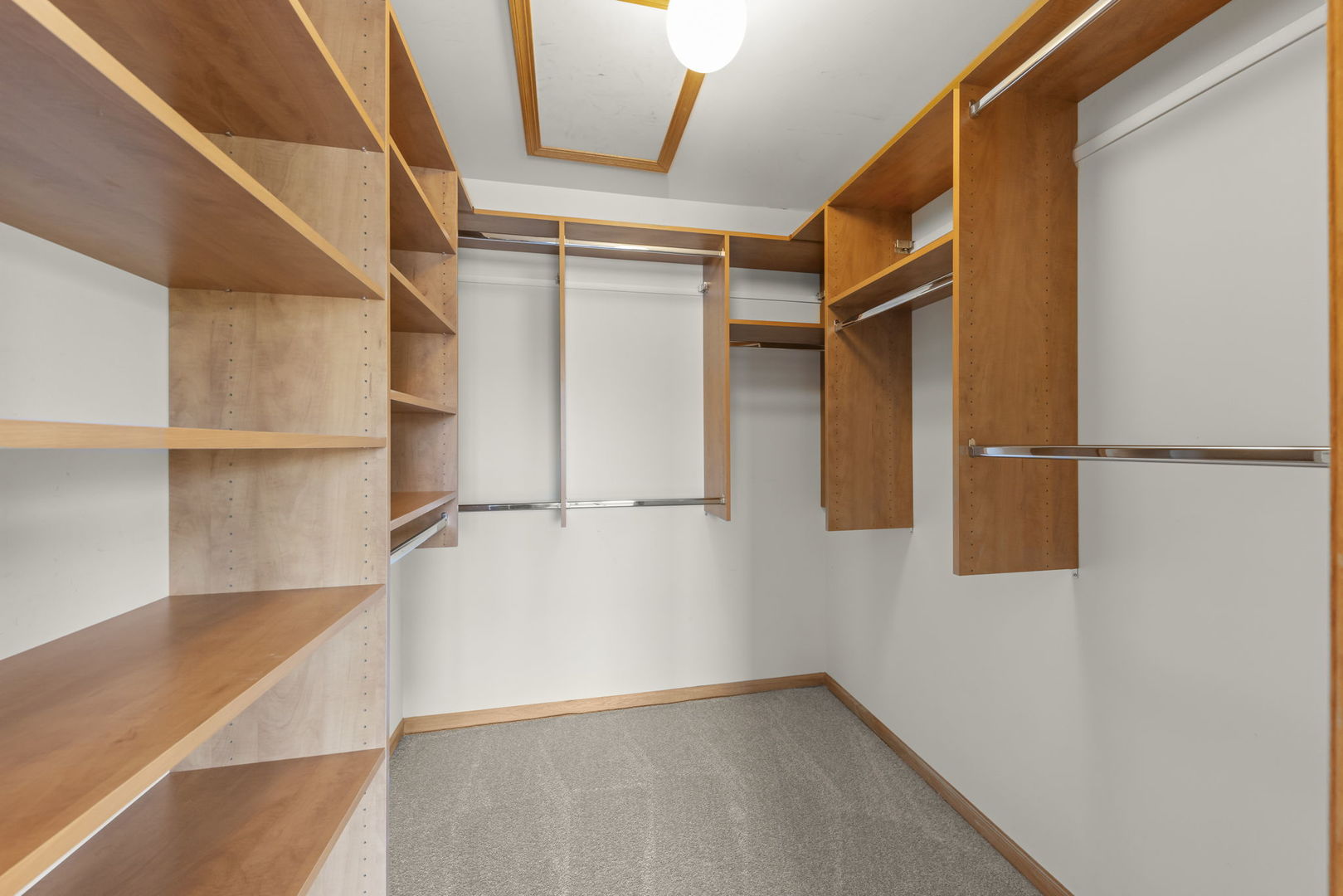 1101 Ironwood Lane, Lisle, IL 60532