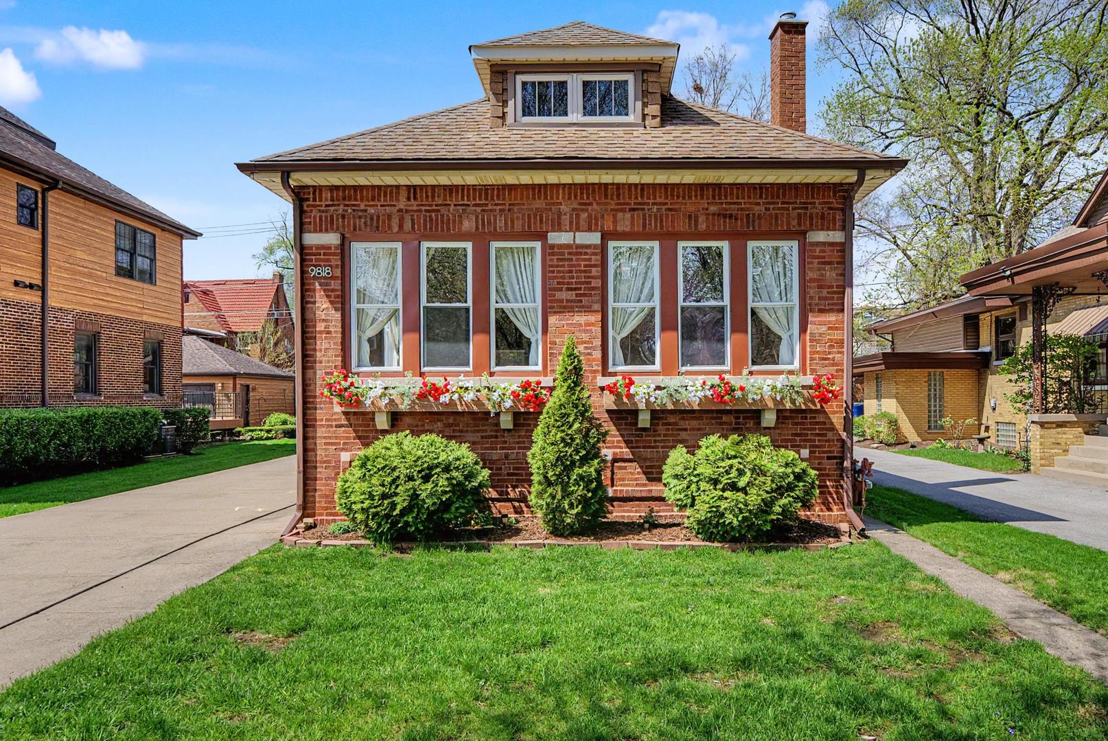 9818 S Leavitt Street, Chicago, IL 60643