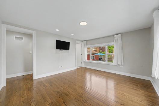 9818 S Leavitt Street, Chicago, IL 60643