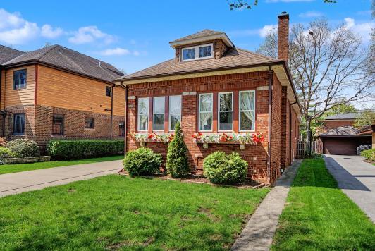 9818 S Leavitt Street, Chicago, IL 60643