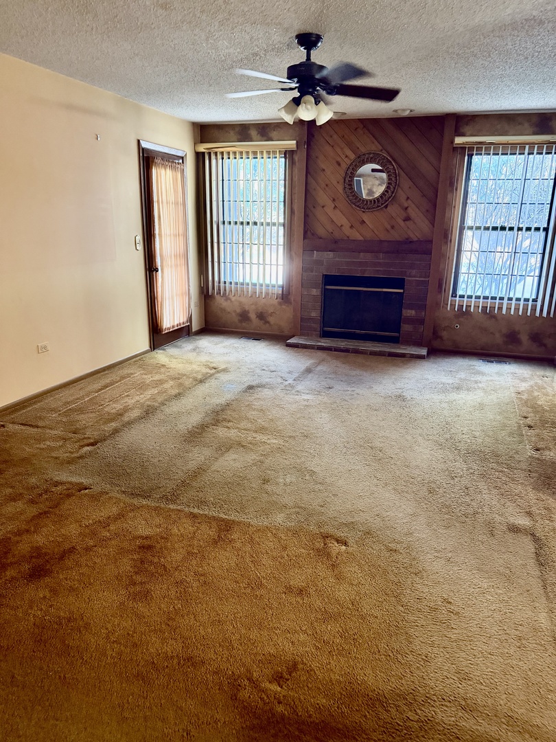 332 Essex Court #4, Wood Dale, IL 60191