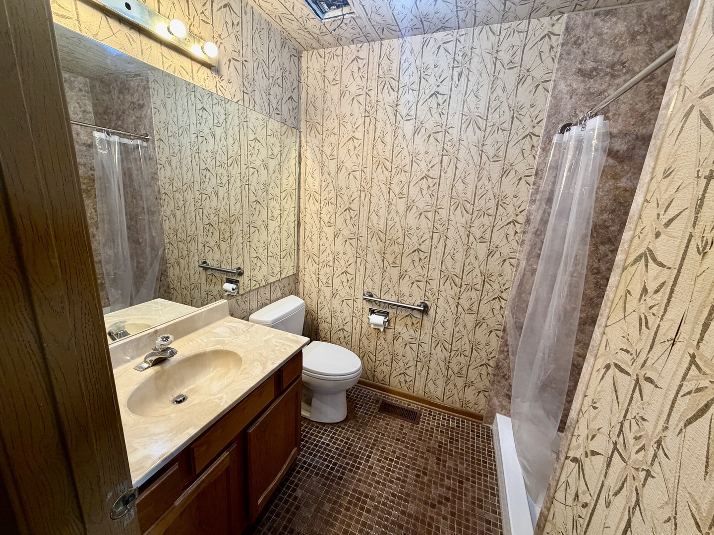 332 Essex Court #4, Wood Dale, IL 60191