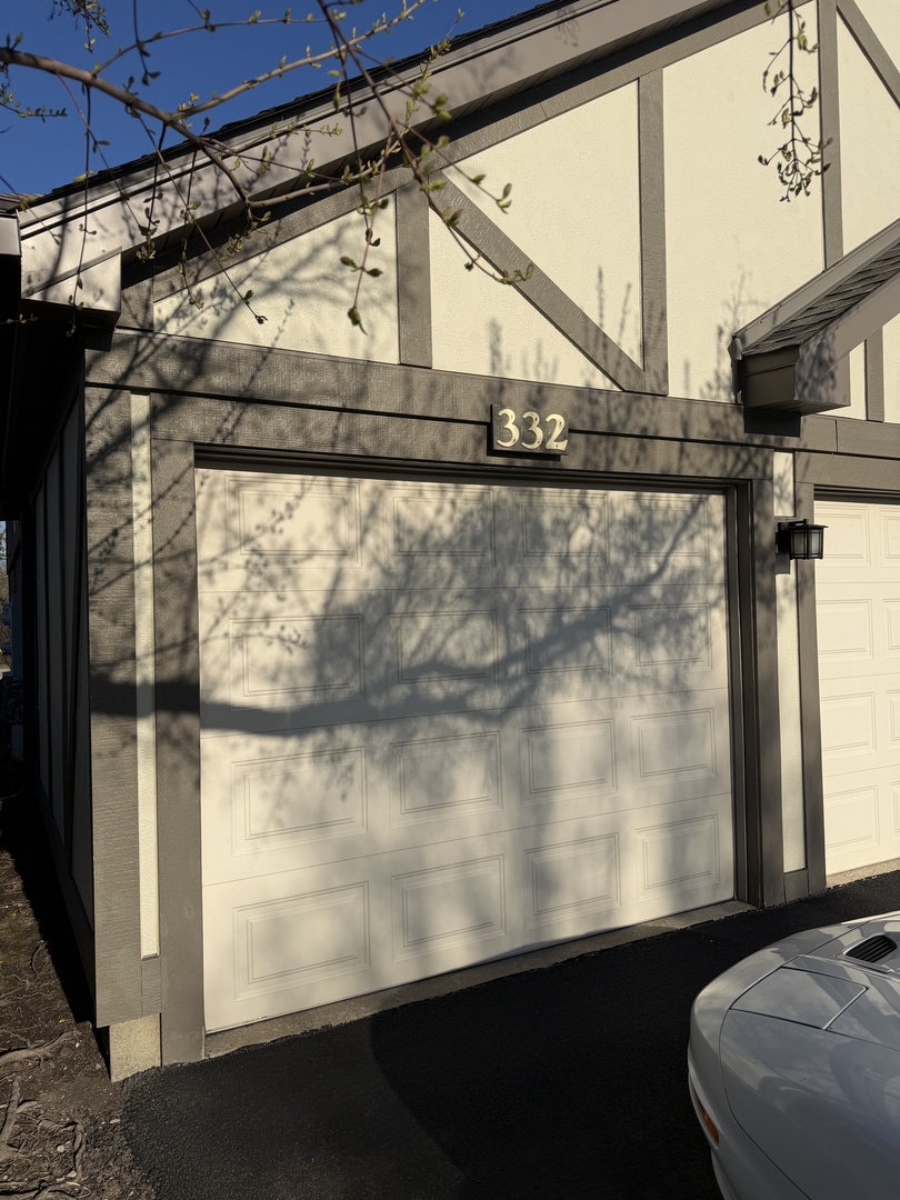 332 Essex Court #4, Wood Dale, IL 60191