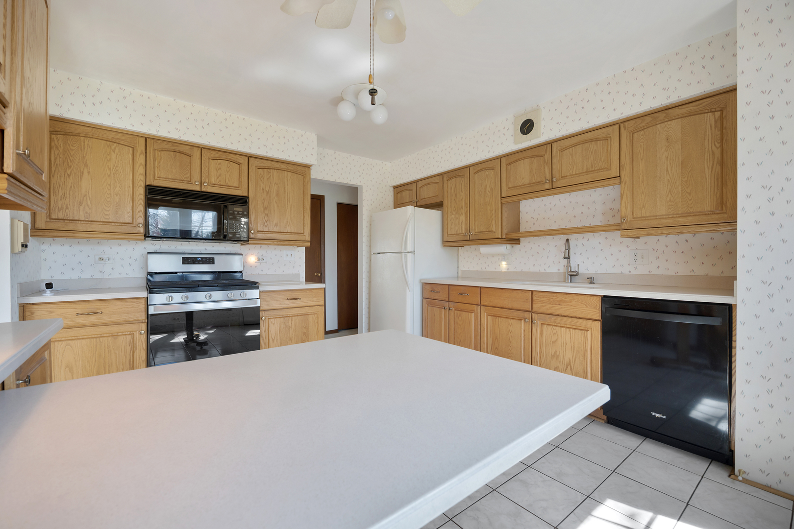 418 N Lancers Drive, Addison, IL 60101