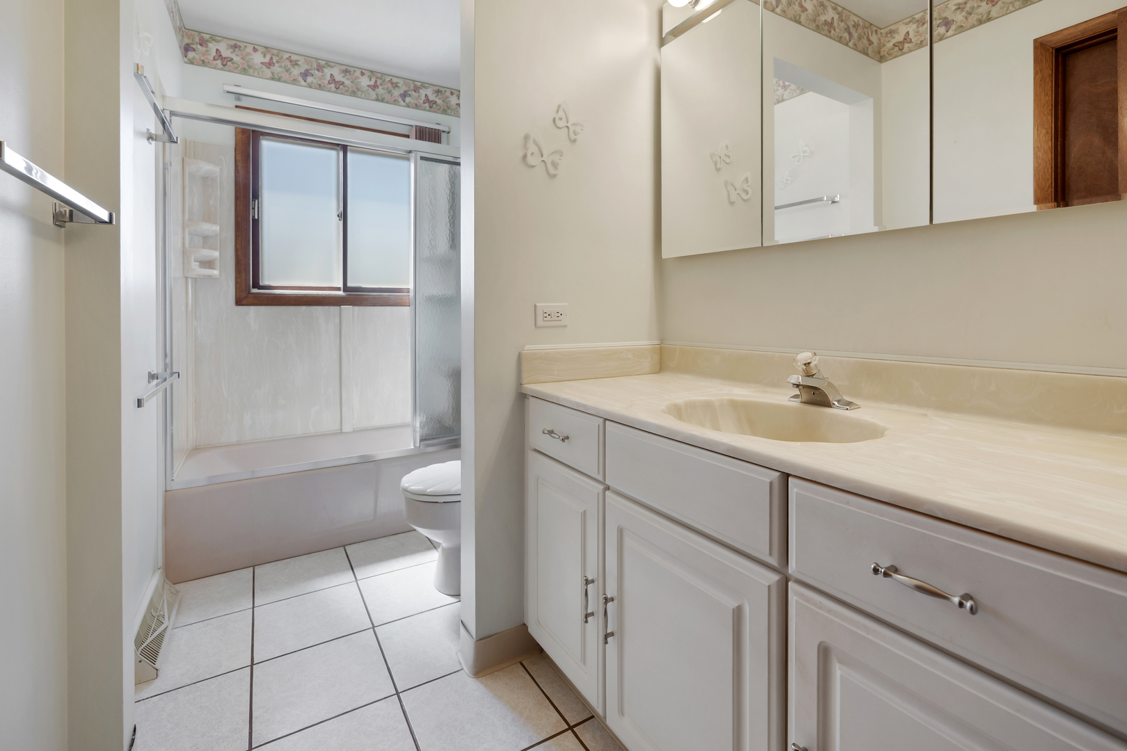 418 N Lancers Drive, Addison, IL 60101