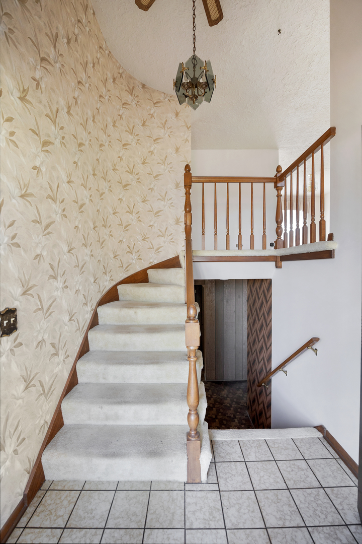 418 N Lancers Drive, Addison, IL 60101