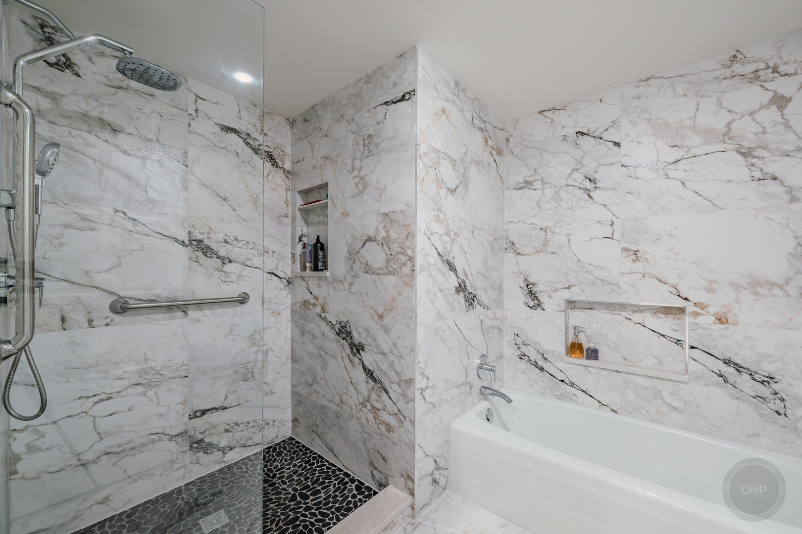 4 Oak Brook Club Drive #G205, Oak Brook, IL 60523