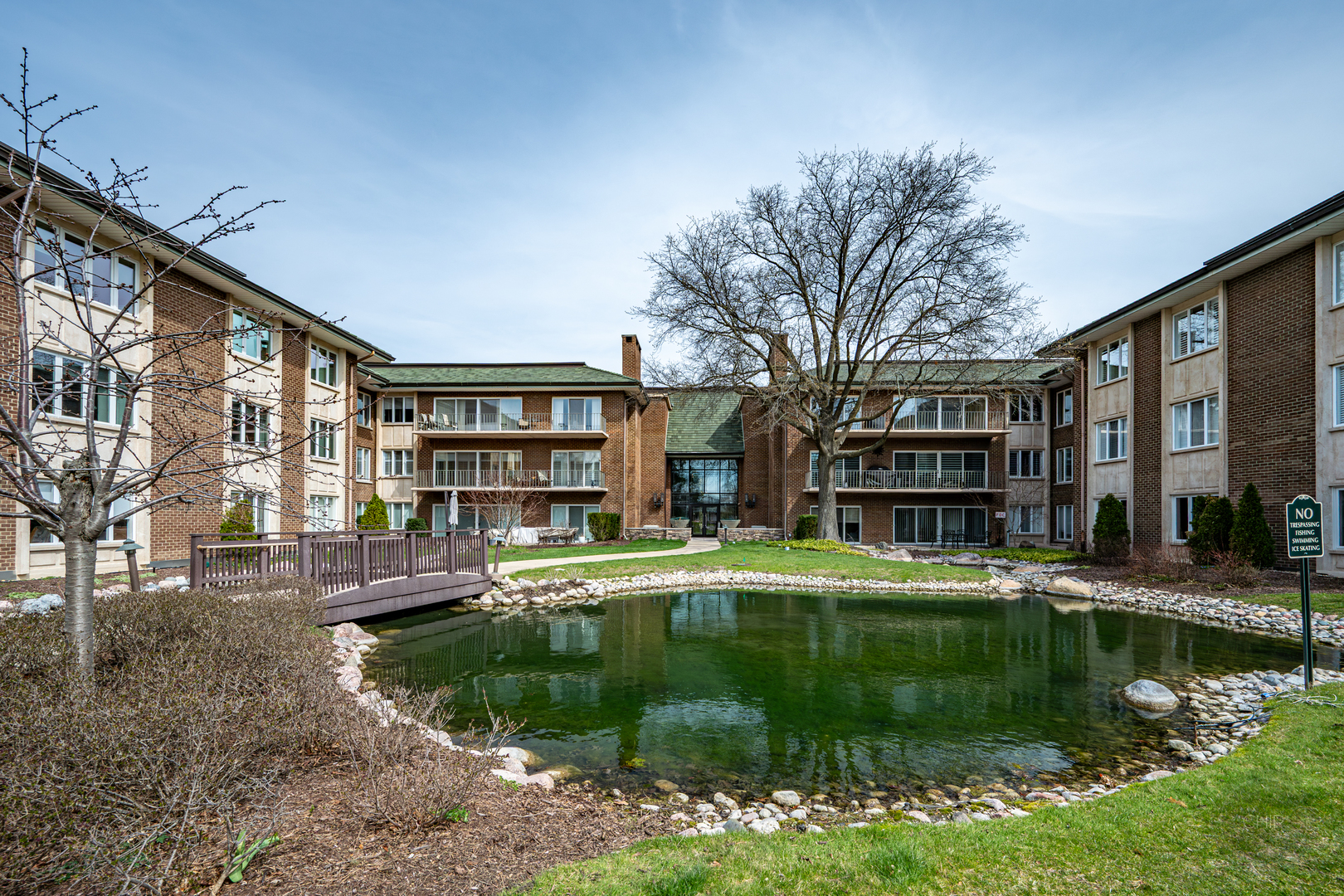 4 Oak Brook Club Drive #G205, Oak Brook, IL 60523