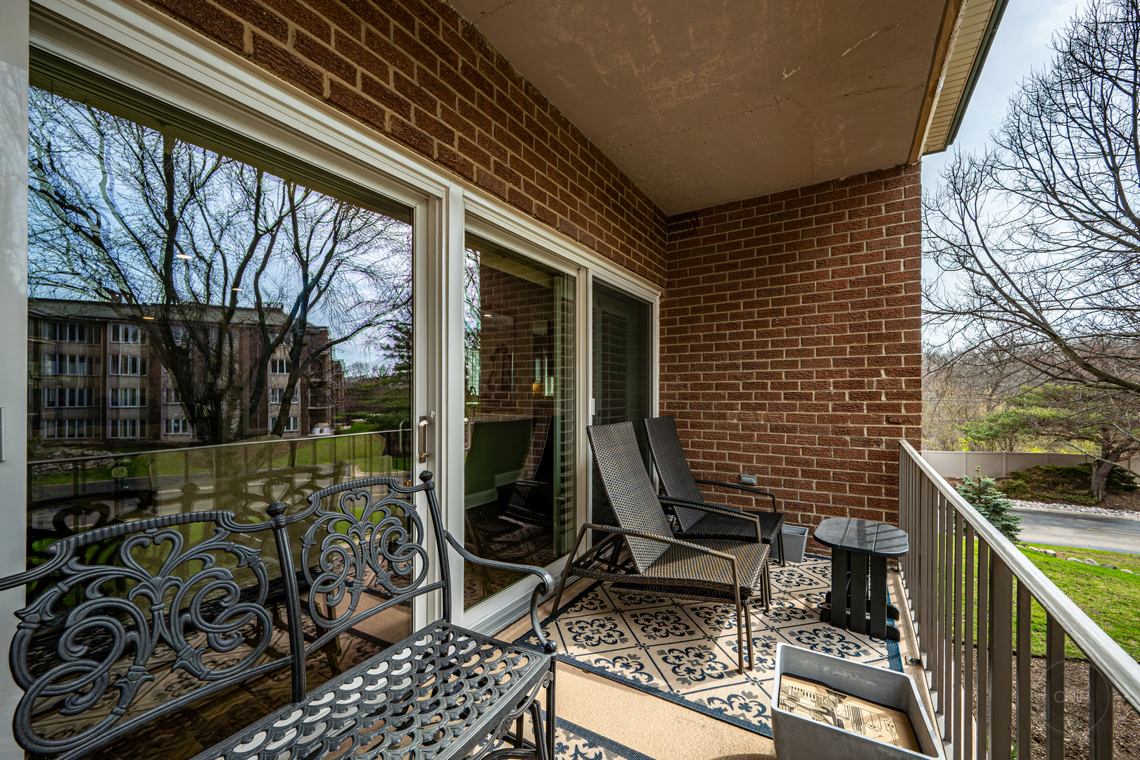 4 Oak Brook Club Drive #G205, Oak Brook, IL 60523