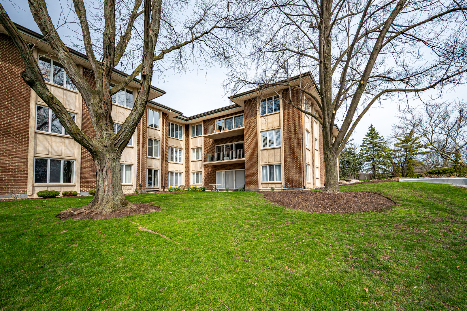 4 Oak Brook Club Drive #G205, Oak Brook, IL 60523