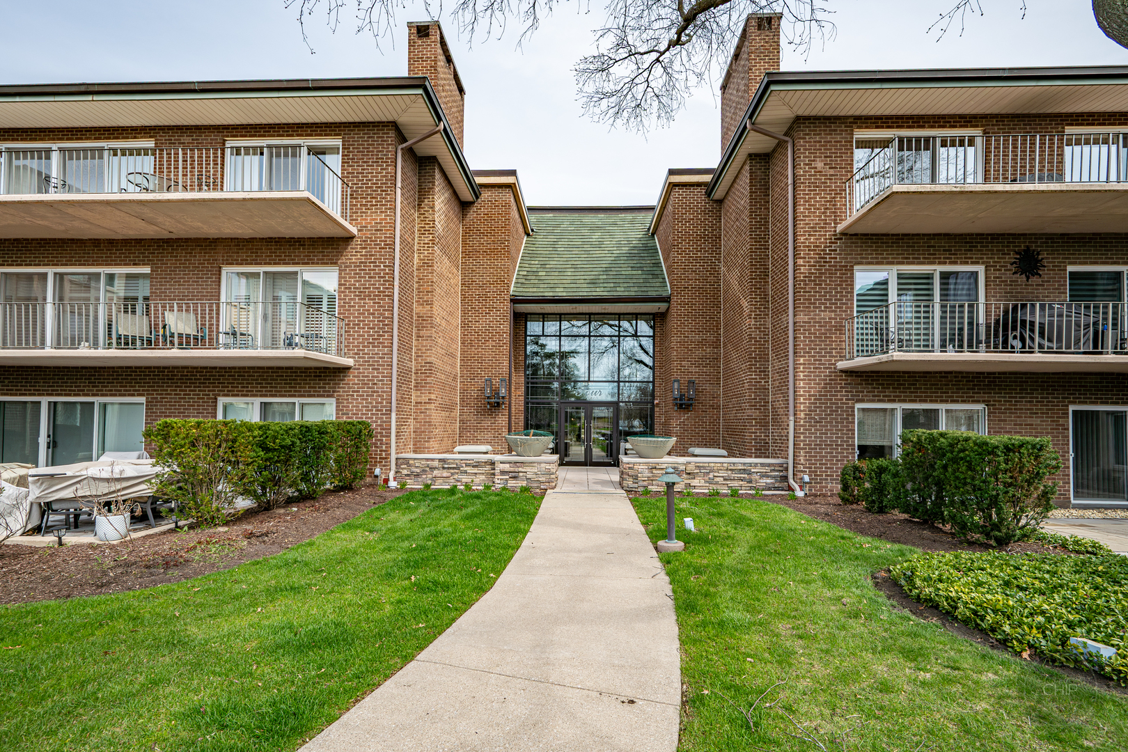 4 Oak Brook Club Drive #G205, Oak Brook, IL 60523