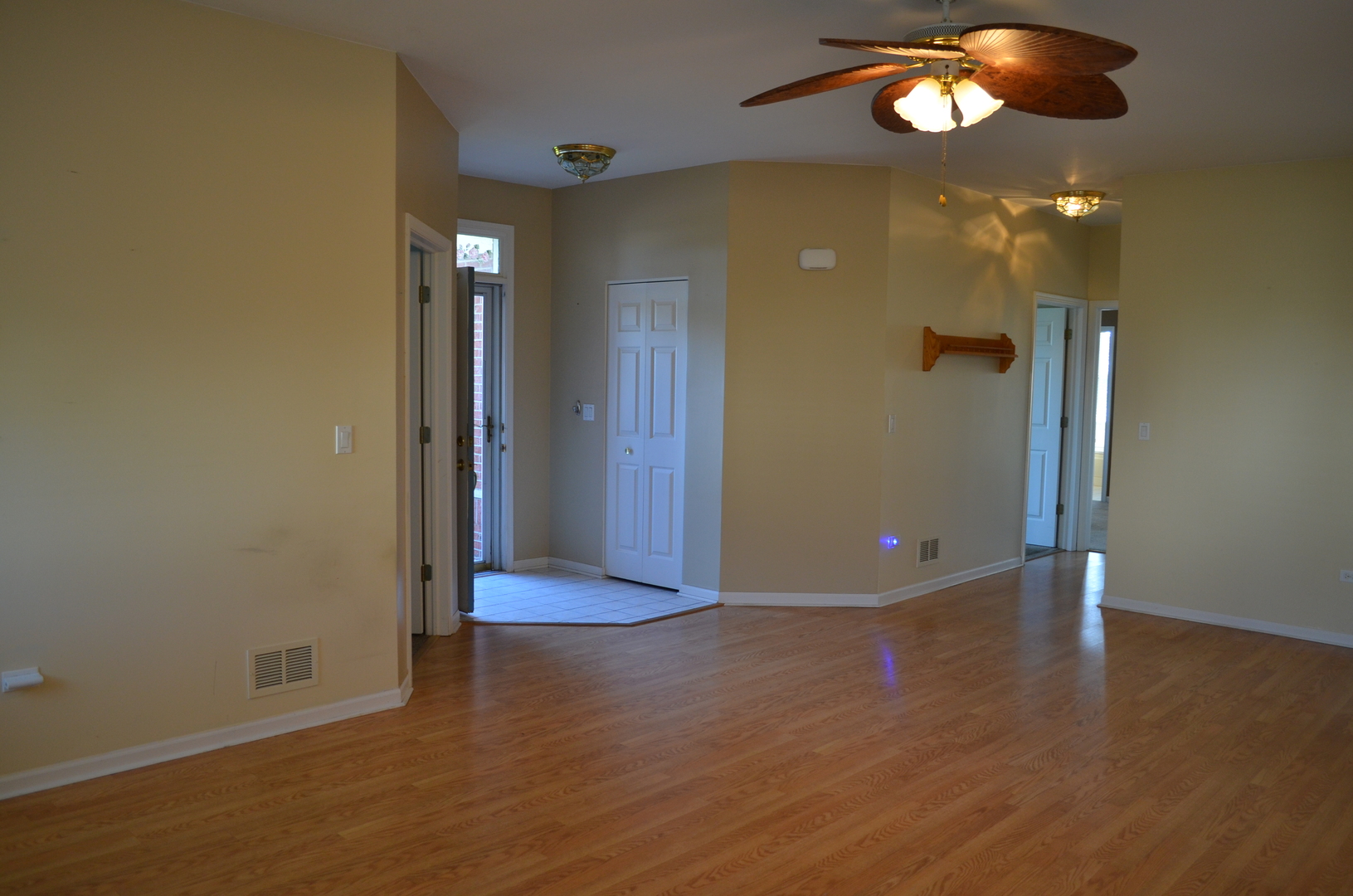 21520 Victory Lake Way, Crest Hill, IL 60403