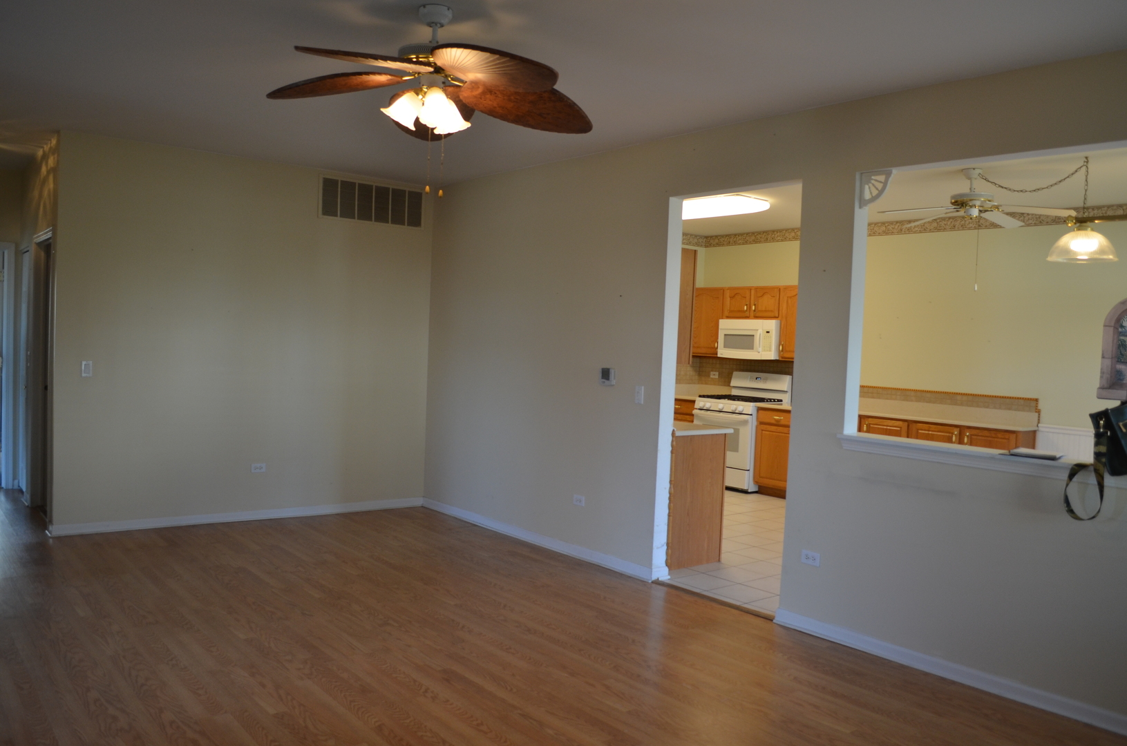 21520 Victory Lake Way, Crest Hill, IL 60403