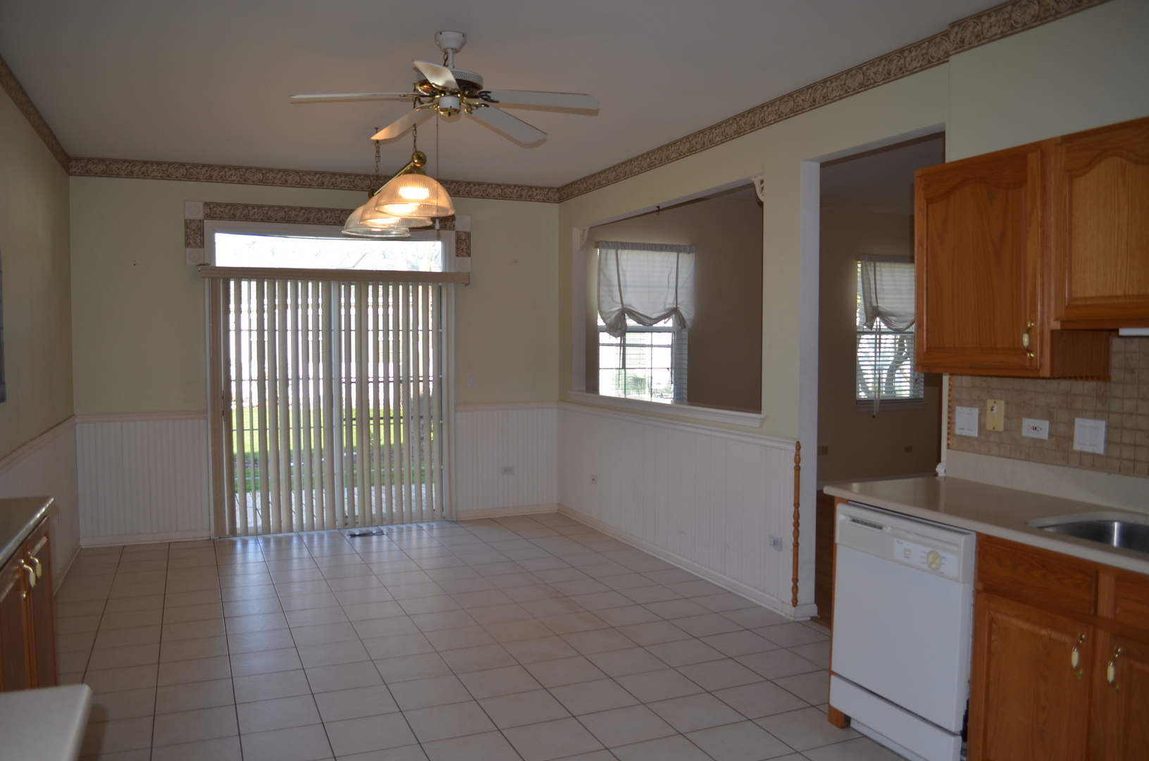 21520 Victory Lake Way, Crest Hill, IL 60403