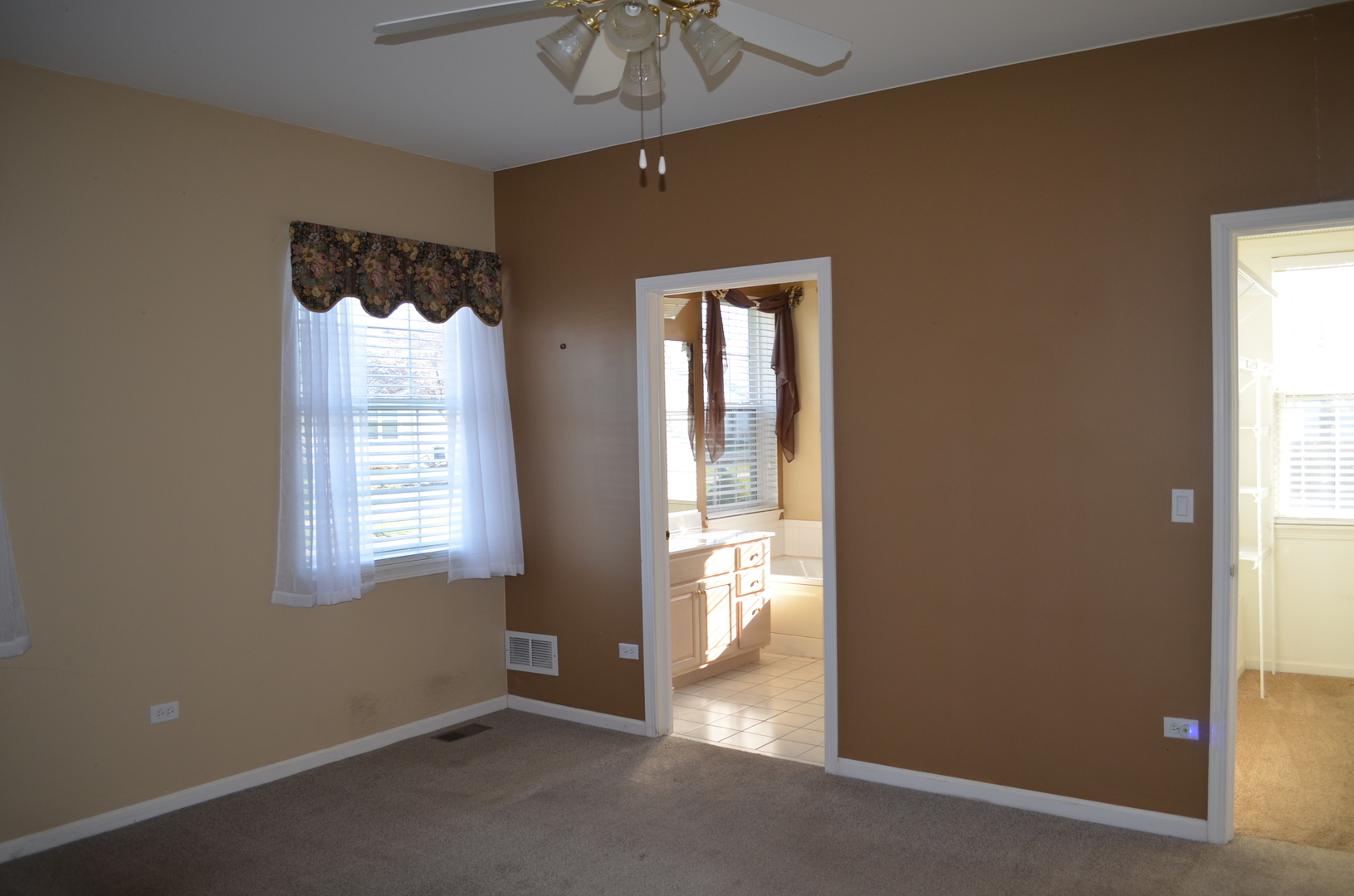 21520 Victory Lake Way, Crest Hill, IL 60403