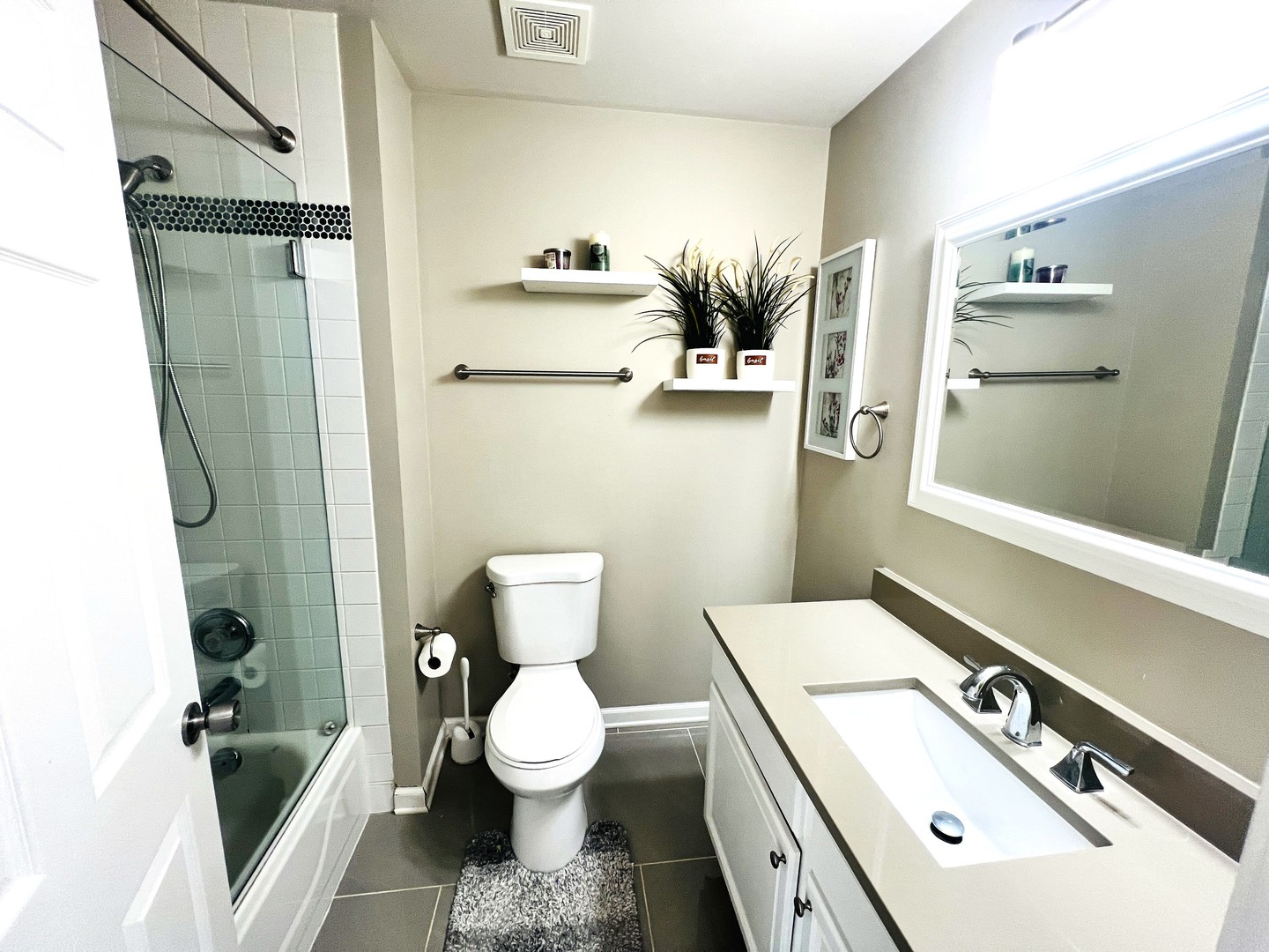 106 Pembroke Circle #2-6, Lake Bluff, IL 60044