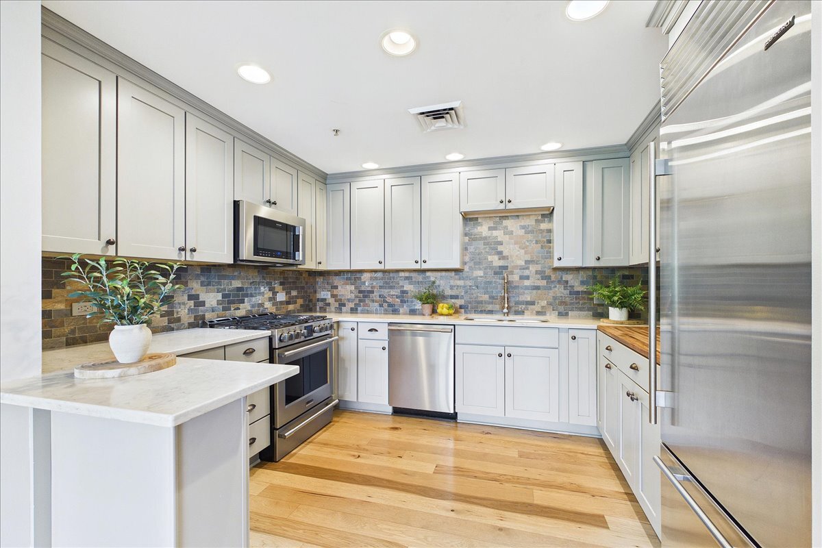 977 Harris Road #25, Grayslake, IL 60030
