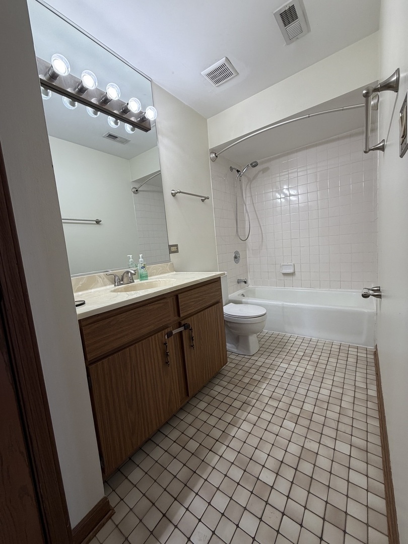 15723 Peggy Lane #12, Oak Forest, IL 60452