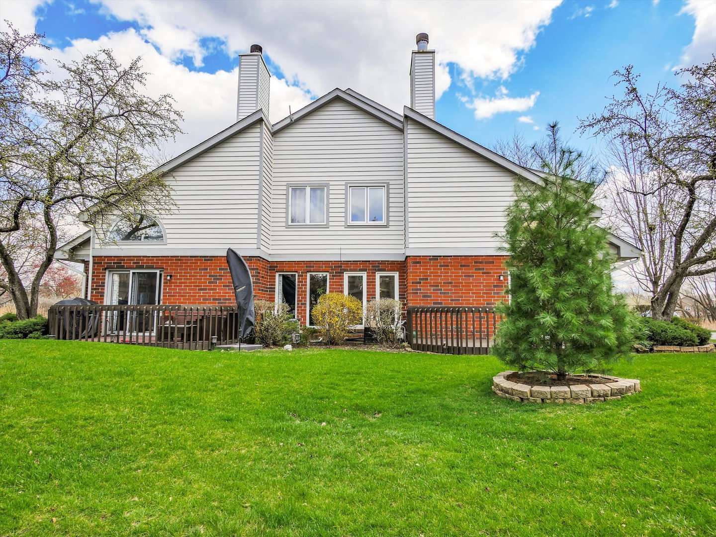 7945 Stewart Drive, Darien, IL 60561