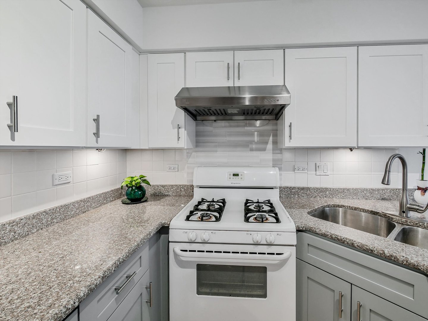 7945 Stewart Drive, Darien, IL 60561