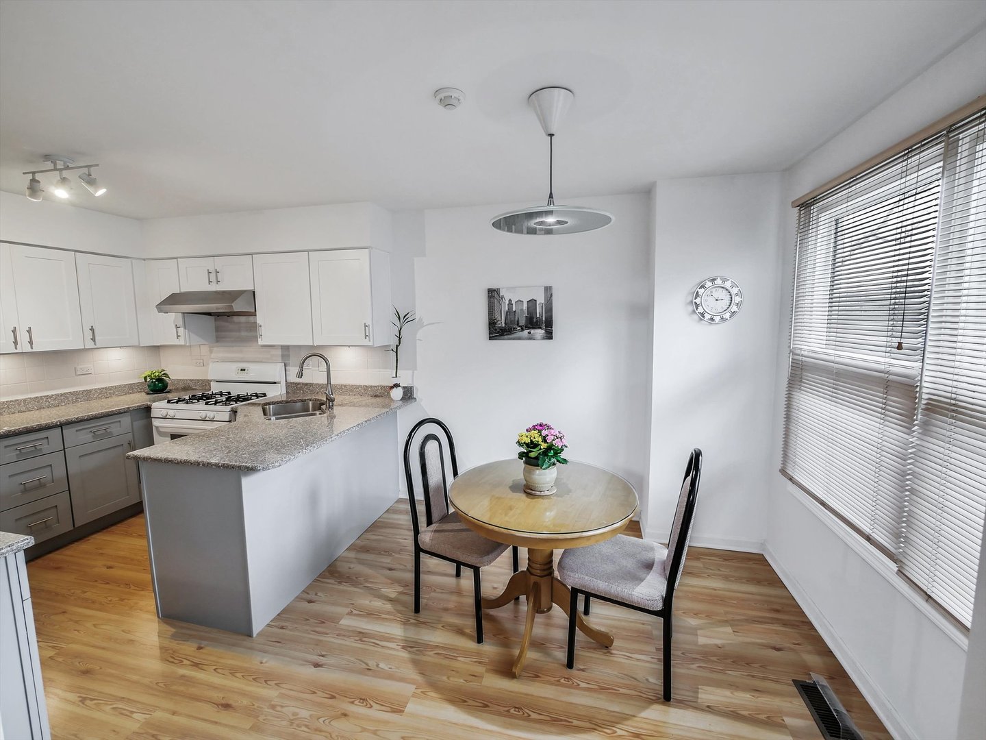 7945 Stewart Drive, Darien, IL 60561