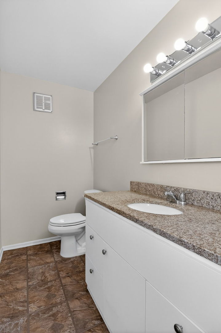 8305 Route 53 #A15, Woodridge, IL 60517