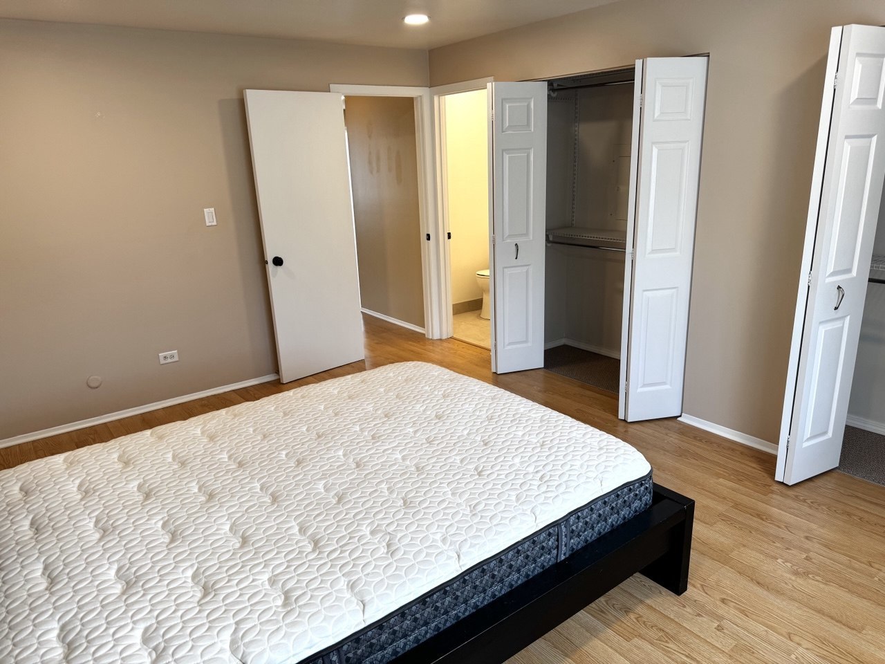 2215 Nichols Road #C, Arlington Heights, IL 60004