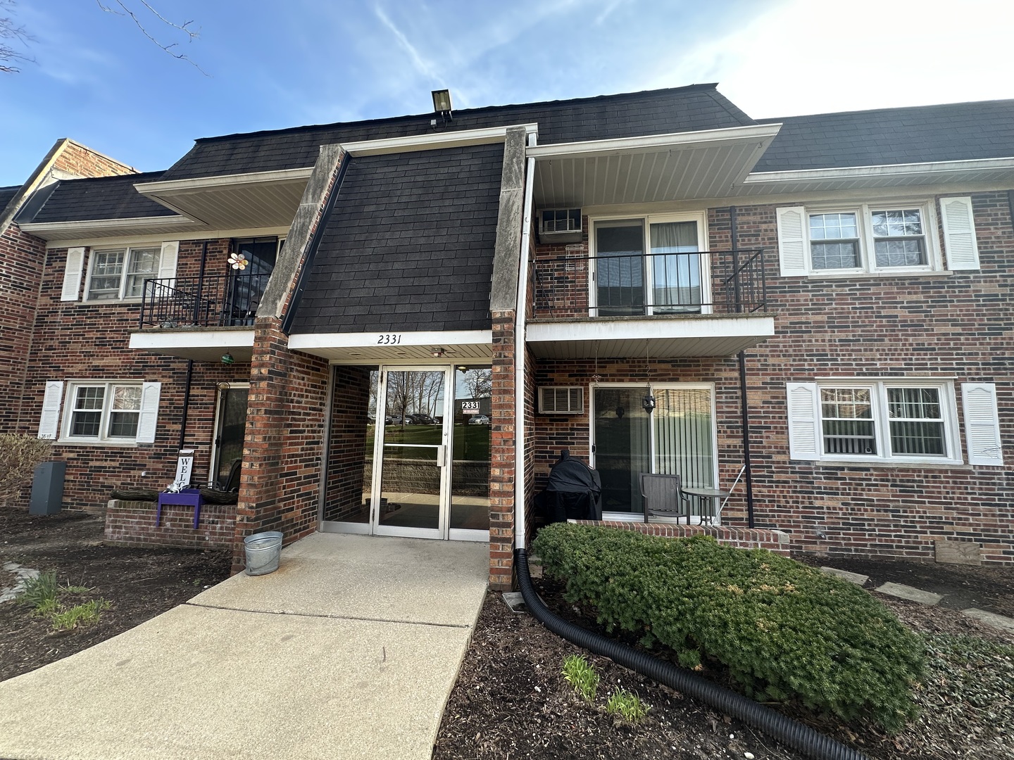 2331 Ogden Avenue #4, Downers Grove, IL 60515