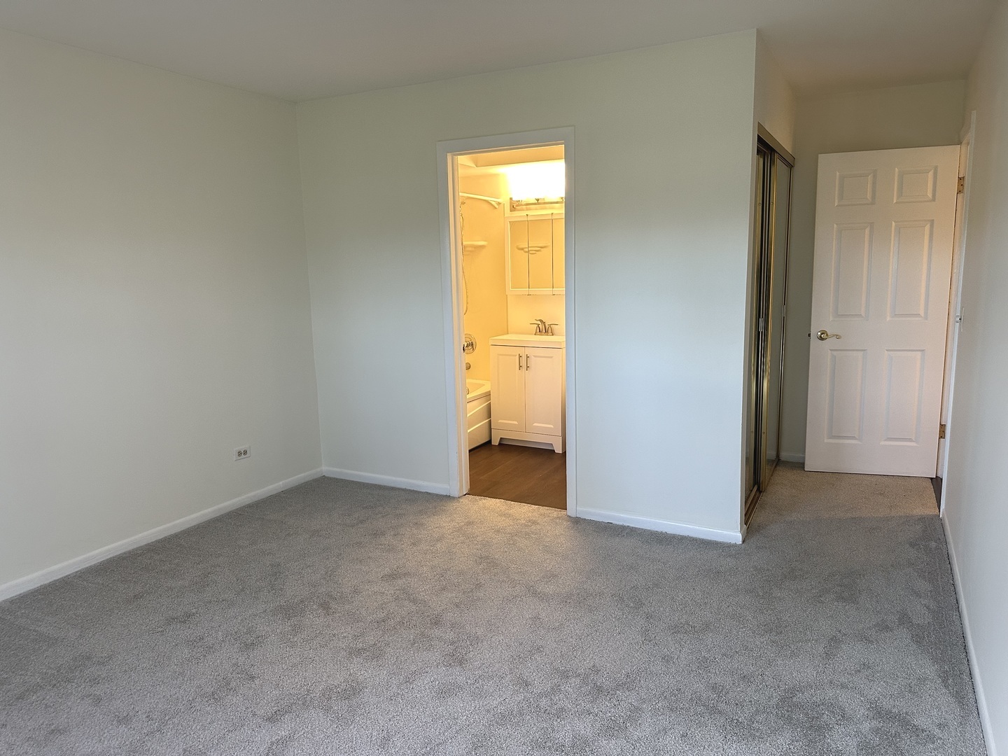 2331 Ogden Avenue #4, Downers Grove, IL 60515