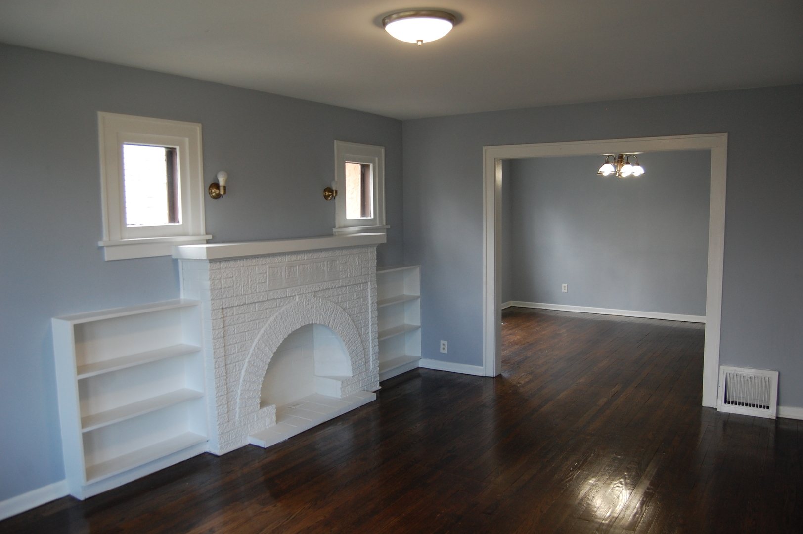 430 S Monterey Avenue, Villa Park, IL 60181