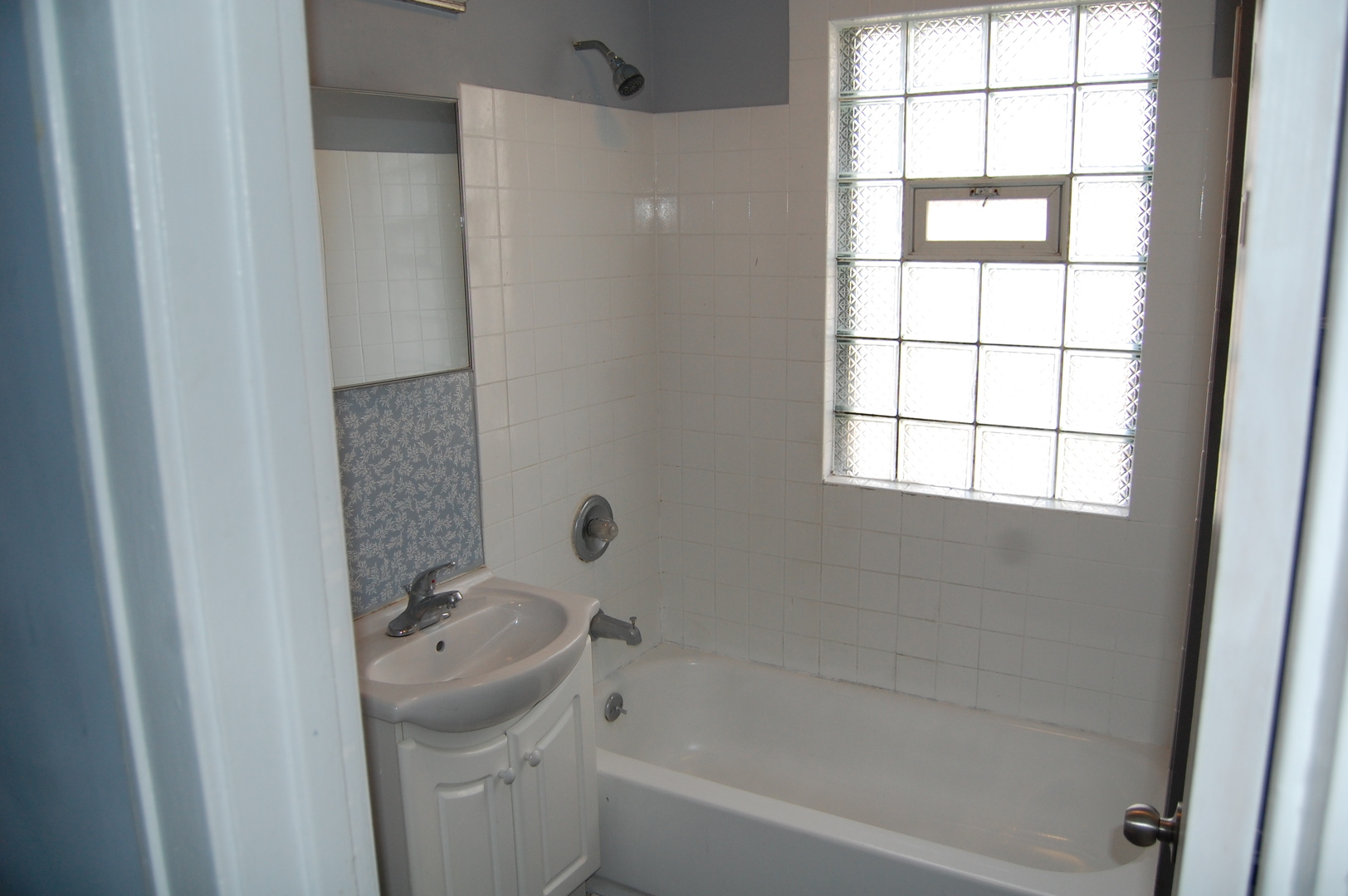 430 S Monterey Avenue, Villa Park, IL 60181