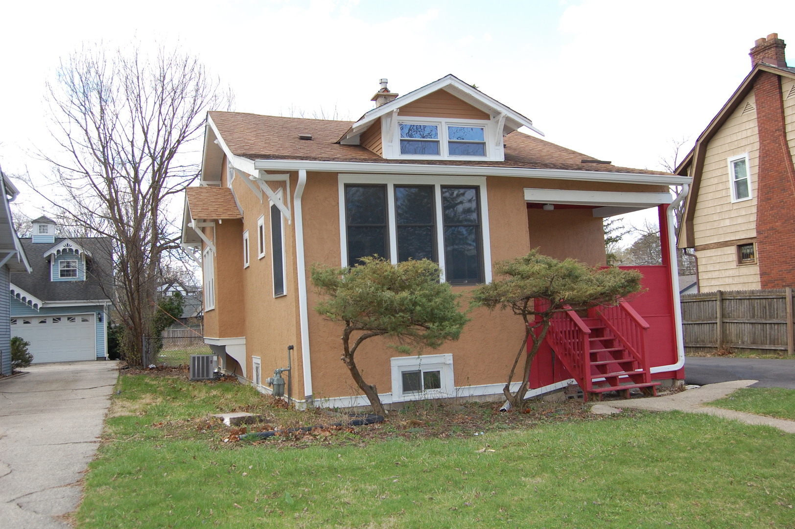 430 S Monterey Avenue, Villa Park, IL 60181