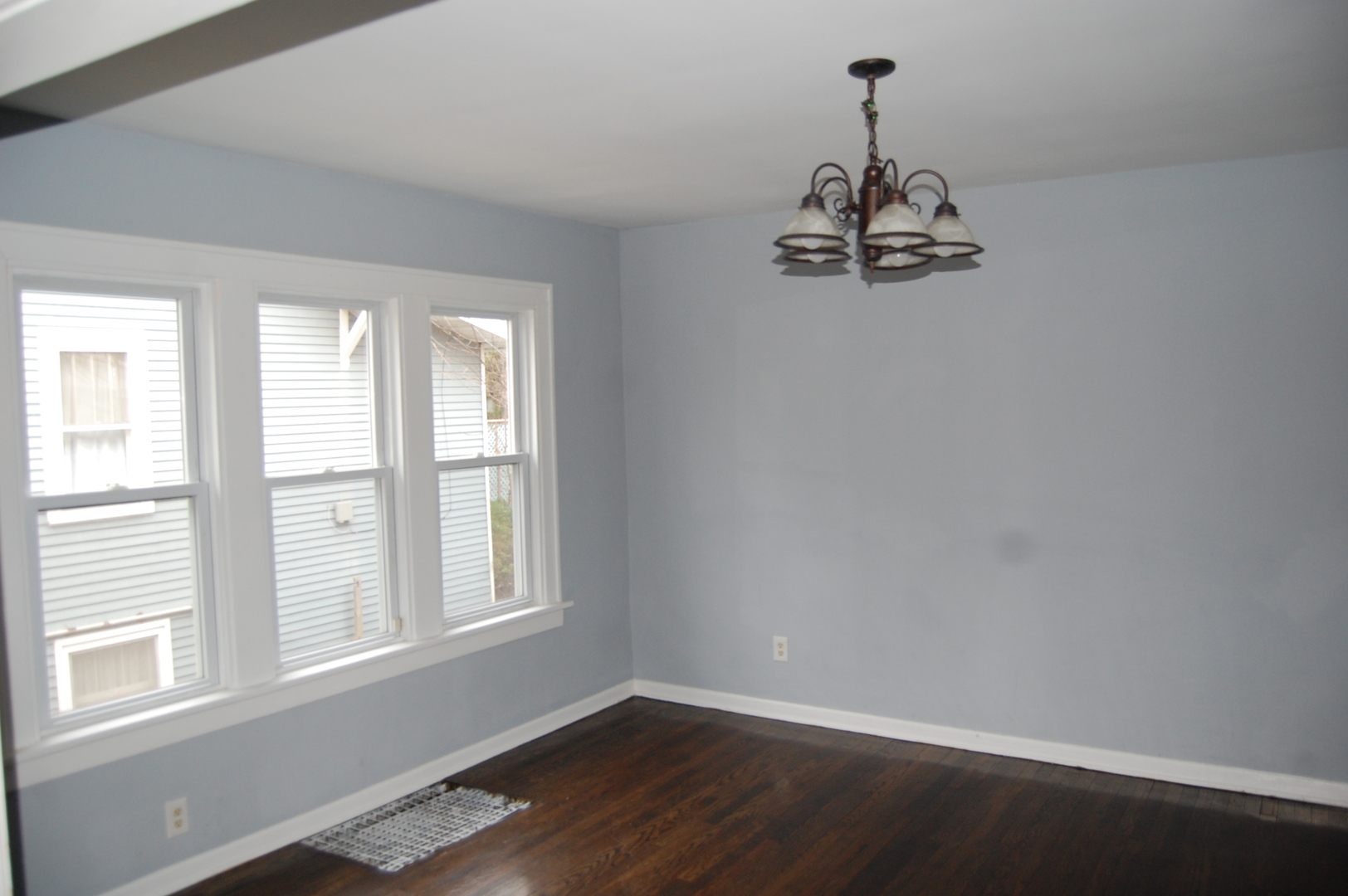 430 S Monterey Avenue, Villa Park, IL 60181