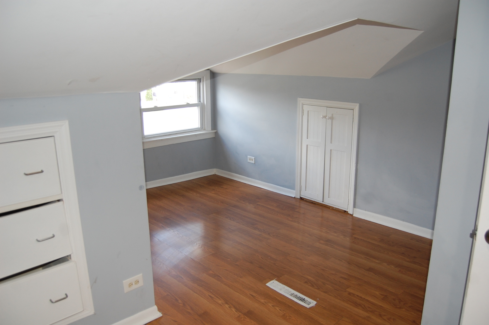 430 S Monterey Avenue, Villa Park, IL 60181